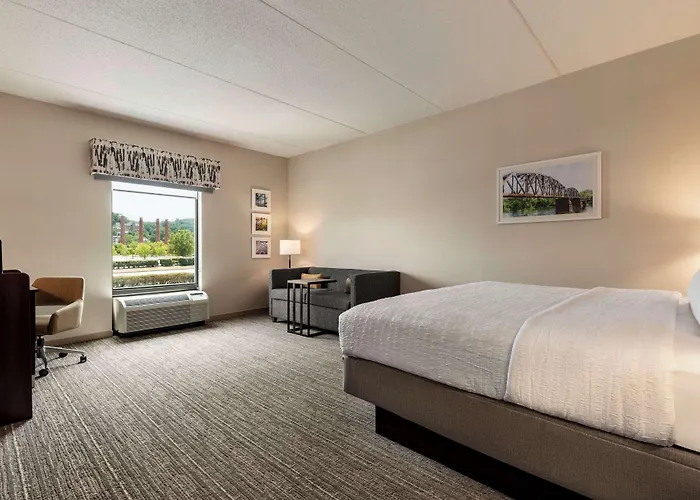 Hampton Inn & Suites Pittsburgh Waterfront West Homestead